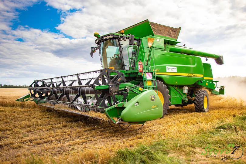 Traktor pri práci